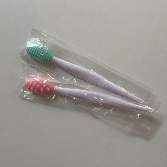 ✨4 for $15✨ Lip Scrub Brush Lip Brush Tool, Silicone Exfoliating Lip Brush 1 PC - Picture 8 of 8